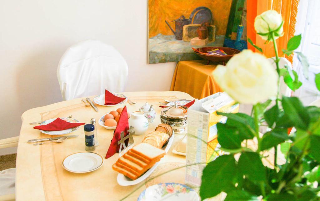 Irena Family House Hotel Vilnius Room photo